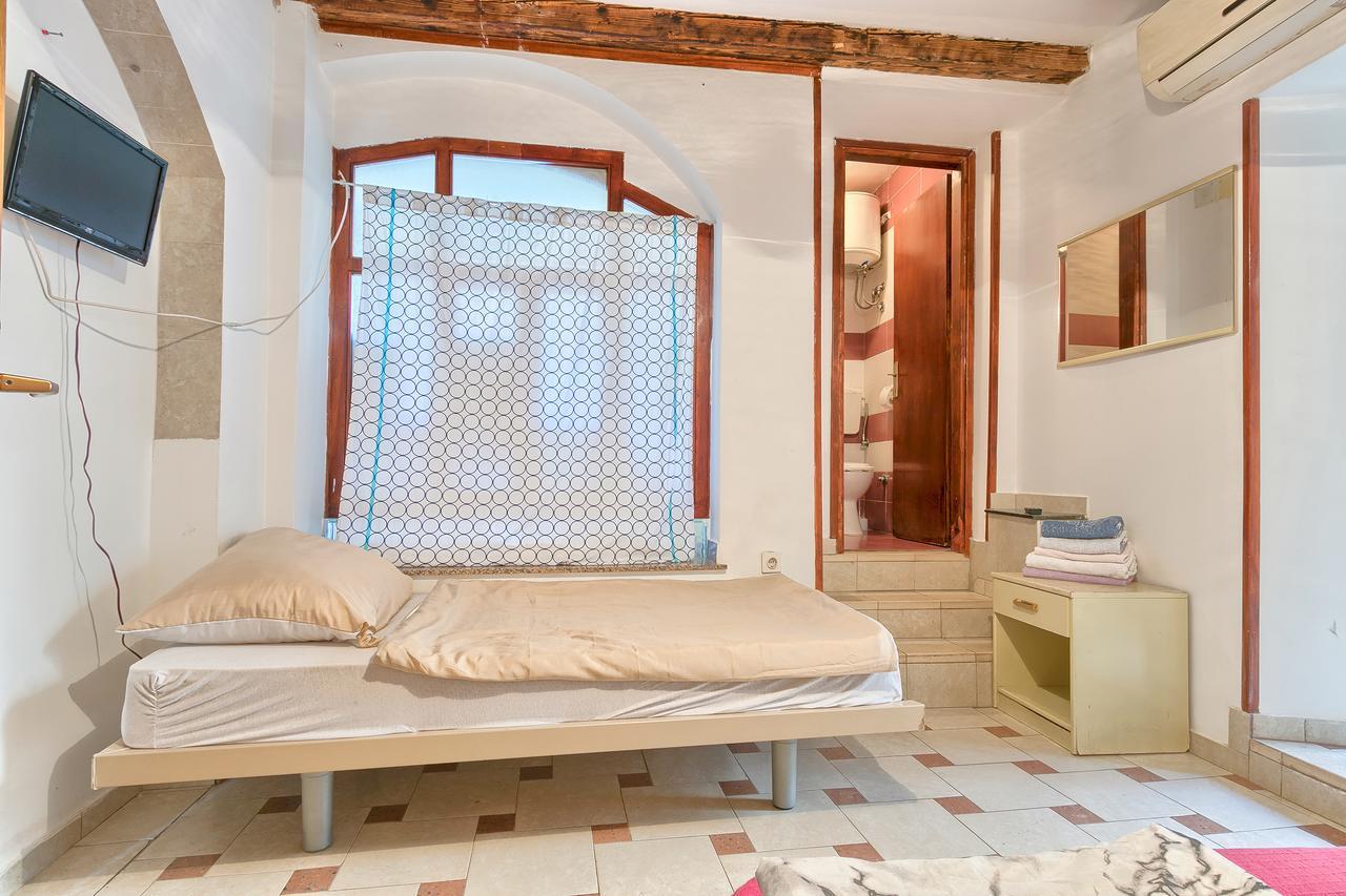 Hostel Pula Eksteriør billede
