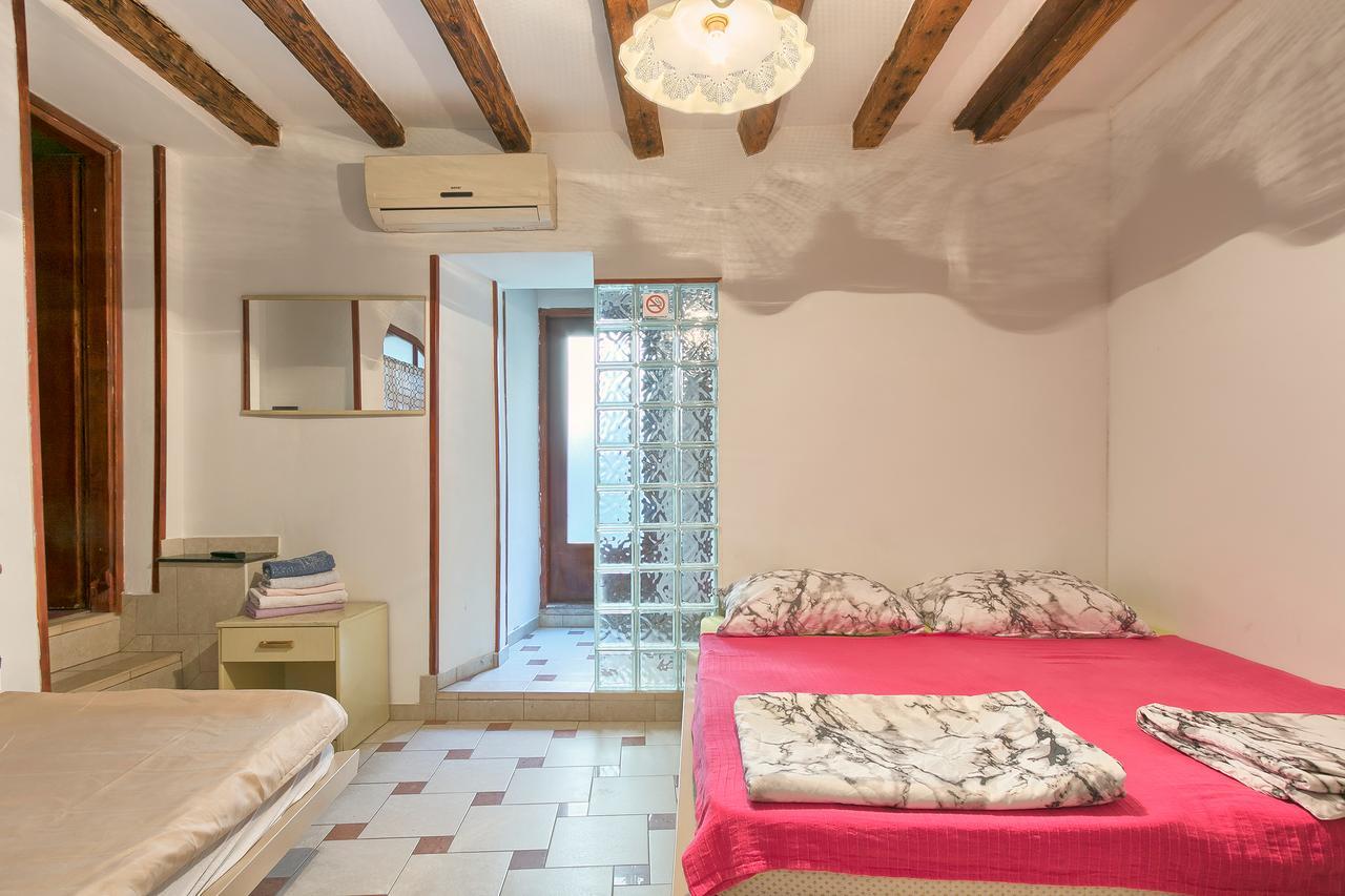 Hostel Pula Eksteriør billede