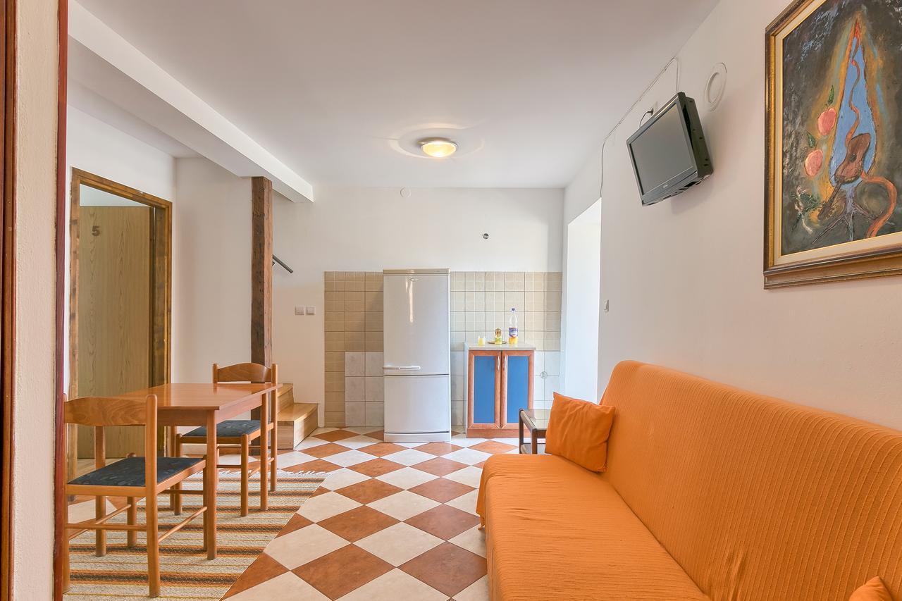 Hostel Pula Eksteriør billede
